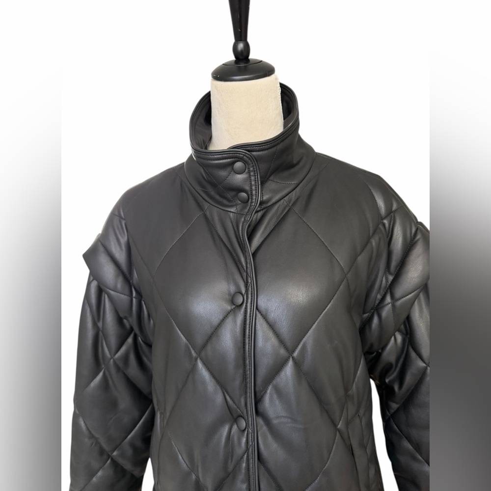 Apparis Liniane Lightwait Quilted faux Black Leather Puffer Jacket
Bin 4 - Picture 8 of 11